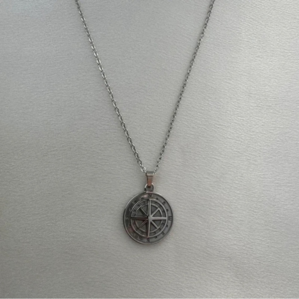 Elegant Silver Pendant Necklace